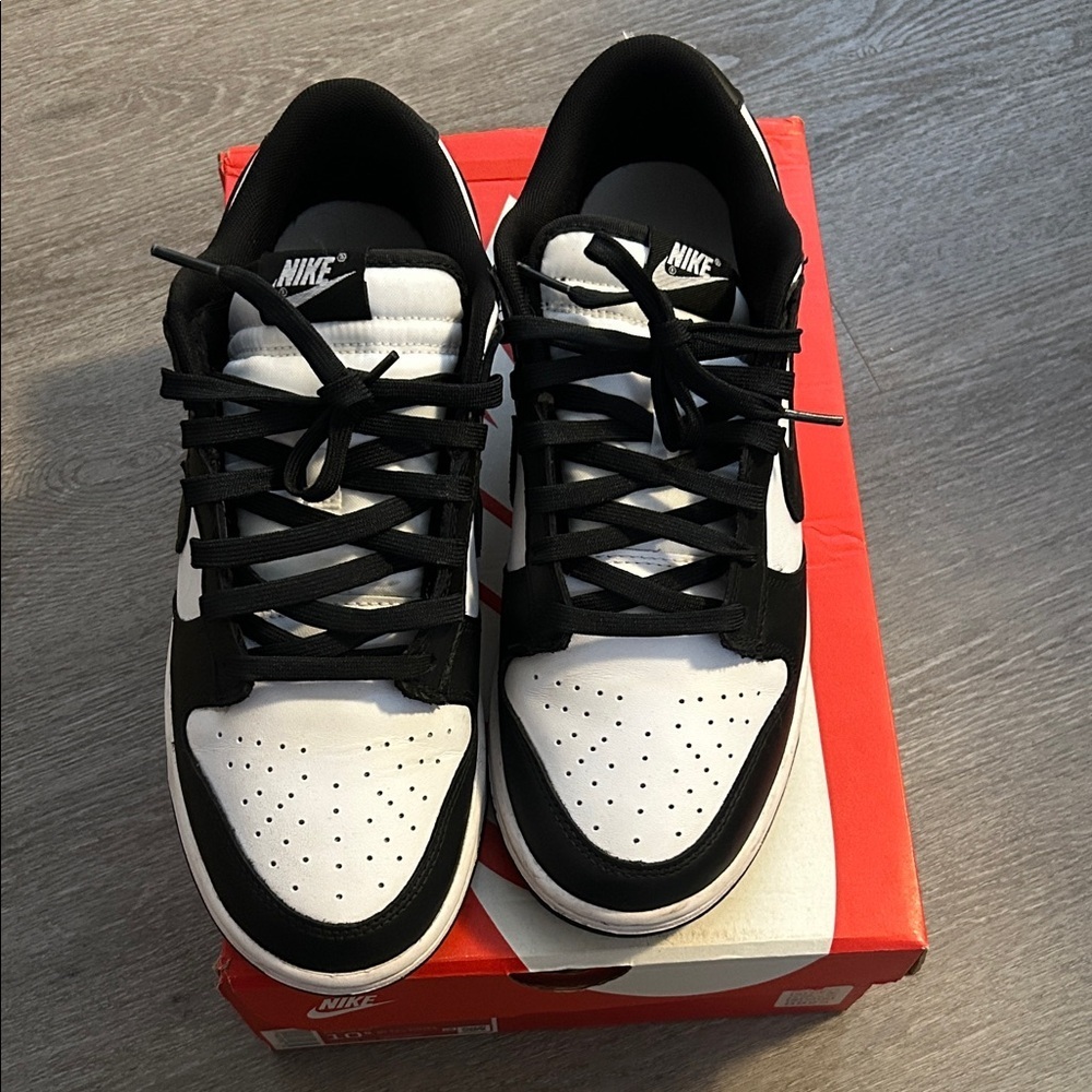 Nike Dunk Low Retro Black and White Low-Top Sneakers Men’s size 10.5